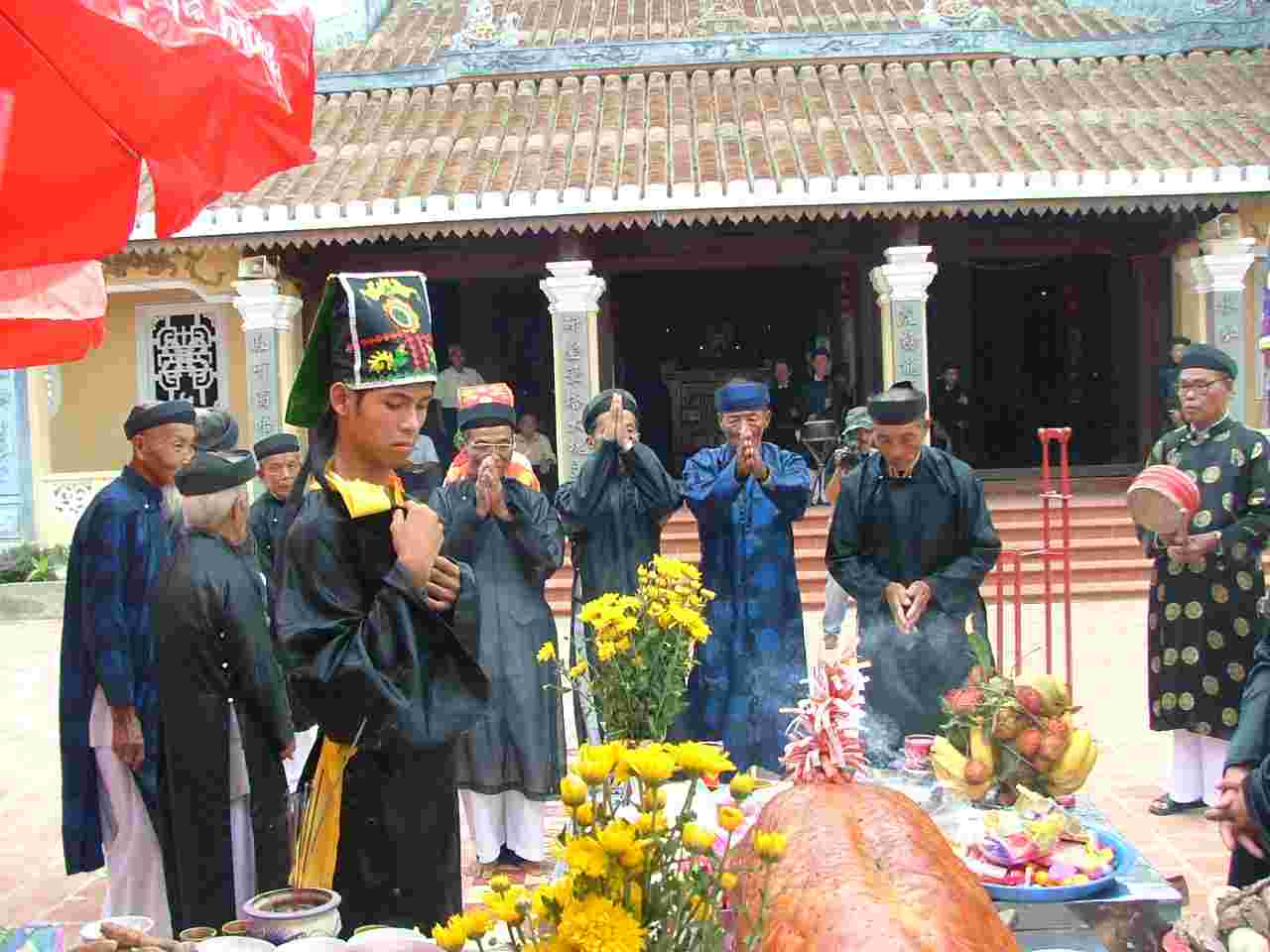 Từng tộc họ đến lễ đình làng ở Thanh Quýt, Quang Nam