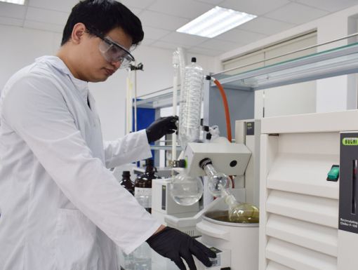 Chân dung tiến sĩ Việt tìm ra dẫn chất mới trong điều trị ung thư