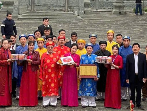 TRANG PHỤC TRONG NGHI LỄ TRUYỀN THỐNG